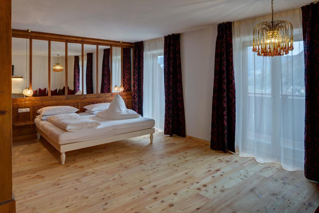 Frida Am Wald Otel Rasùn di Sotto Oda fotoğraf